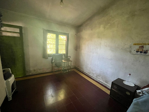 Casa Y 2 Apartamentos Alquilados En El Mismo Padrón Para La Venta. Ideal Para Inversionistas.