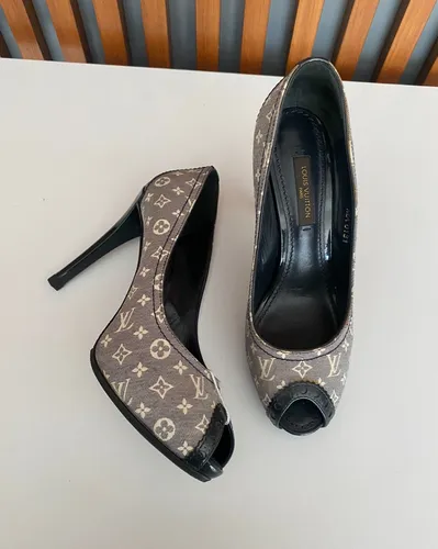 Tacones louis vuitton precio sale