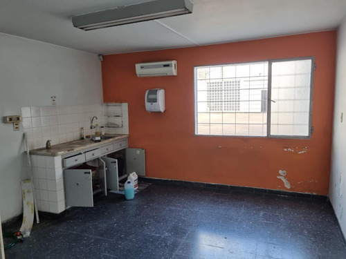 Imagen 23 de 27 de Depósito -rivera Prox Luis Alberto De Herrera, 668 M2 Edificados , 10, 5 Mts De Frente !!