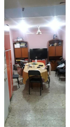 Imagen 3 de 7 de Ph De 4 Ambientes Al Frente Con Garaje Y Terraza En Liniers