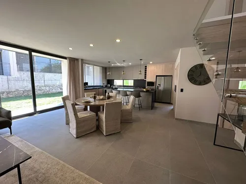 Se Vende Residencia En Altozano, Luxury.,3 Recamaras, 4.5 Baños, Jardín, Cto Ser