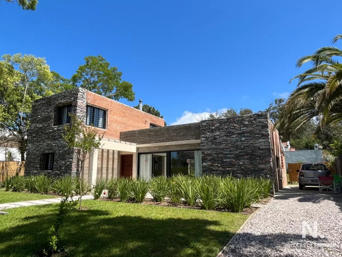 Casa De 3 Dormitorios En Alquiler En Playa Brava , Rincon Del Indio , Punta Del Este 