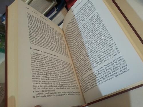 Ejecutivos Y Científicos - Ralph M. Hower / Charles D. Orth (Usado)