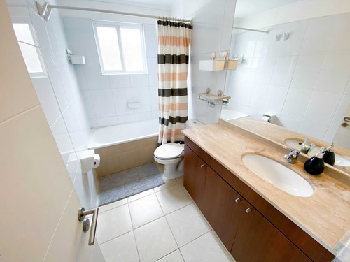 Encantadora Casa Con Piscina (73545)