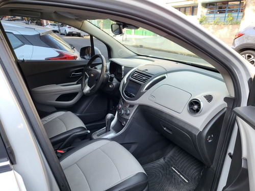 Imagen 16 de 19 de Chevrolet Tracker 1.8 Ltz+ Awd At 140cv 2016 Gris Plata 2016