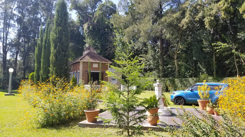 Permuta O Venta Hermosa Casaquinta O Permanente - 2 Casas
