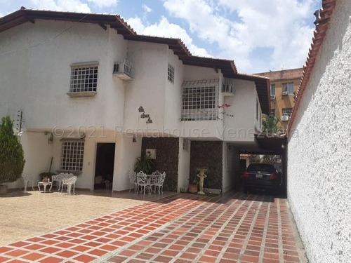 Imagen 2 de 9 de Amplia Y Cómoda Casa Estilo Duplex En Av. Luis Aparicio De San Juan De Los Morros. Yinett A