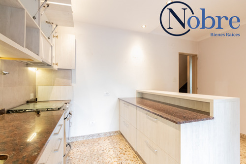 Venta Casa 4 Ambientes Con Galeria Y Pileta En Haedo.