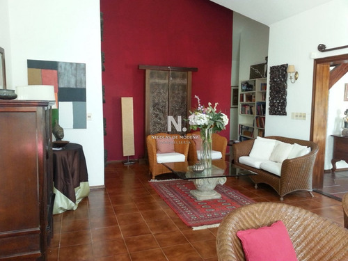 Gran Casa Ubicada En La Zona Del Golf, Punta Del Este.- Ref: 2157