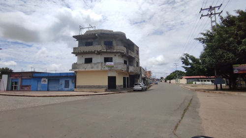 Imagen 5 de 8 de Edifcio En Zona Comercial - Residencial