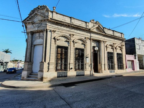 Casa Colonial En Esquina, En Excelente Estado Y Ubicación Inmejorable