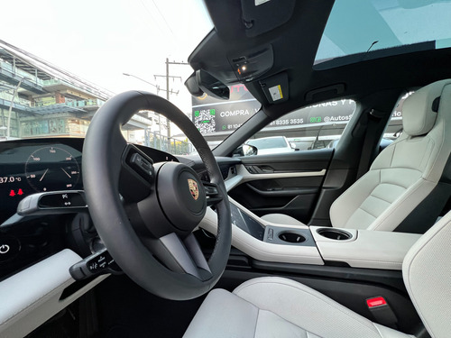 Porsche Taycan Base 2024