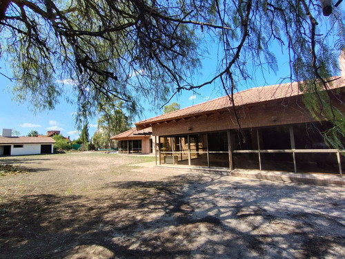 Se Vende Casa En Barrio La Colina,chacras De Coria
