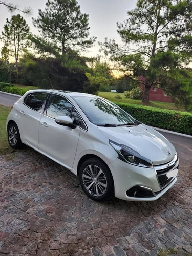 Peugeot 208 1.6 Feline