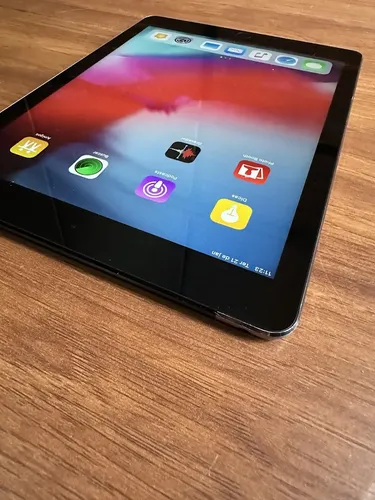 Apple iPad Air Ios 12.5.7 16gb Wi-fi Tela 9.7 C/pecil Stylus