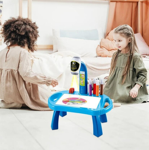 Niños Aprendiendo El Trazado De La Mesa Y Dibujando Arte De