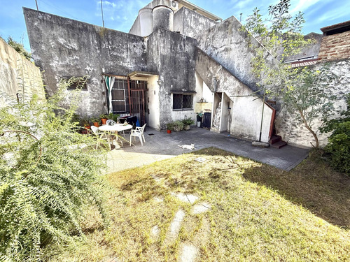Casa En Venta De 4 Ambientes Con Jarín Y Cochera - Avellaneda