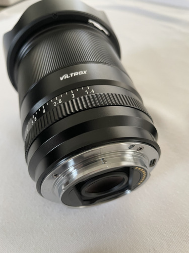 Lente Viltrox Af 13mm F1.4 Stm Para Sony E-mount Sony E Negro (Usado)
