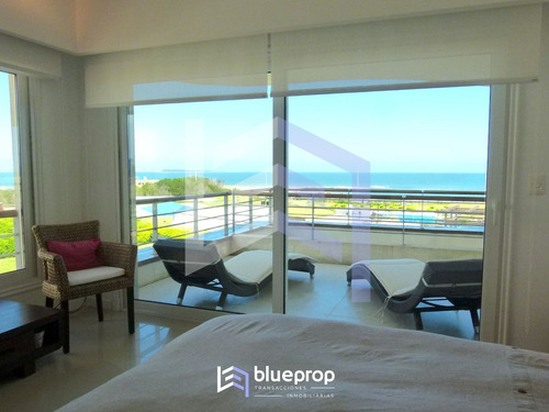 Imagen 9 de 14 de Apartamento Para La Venta Frente A Playa Mansa En Punta Del Este. 4 Dormitorios.