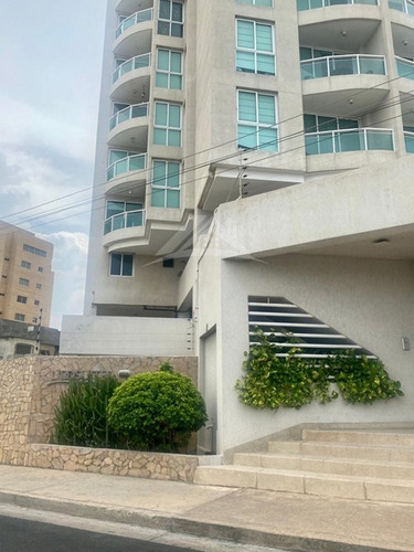 Apartamento En Residencias Lido Suites, Lechería. 