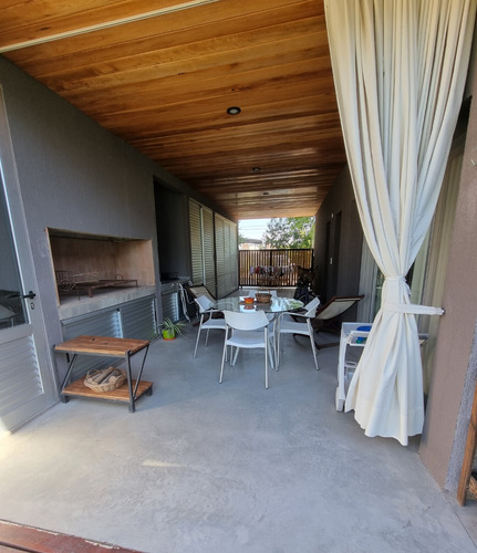 Retasada Venta Casa Barrio Country Los Pasos Casa 3 Dormitorios, 3 Baños, Pileta. Casa Muy Luminosa. 1 Dormitorio En Planta Baja Con Baño En Suite.