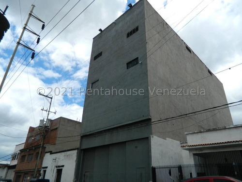 Edificio Comercial En Venta, Urb. Prado De Maria