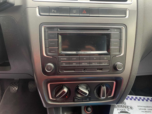 Imagem 10 de 13 de Volkswagen Fox 2017 1.0 12v Comfortline Total Flex 5p