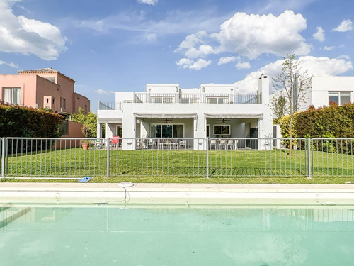 Imagen 30 de 30 de Casa En Venta Con Vista A Laguna En Barrio Cerrado En Tigre