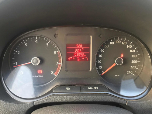 Imagen 10 de 10 de Volkswagen Vento 2014 1.6 Active Mt