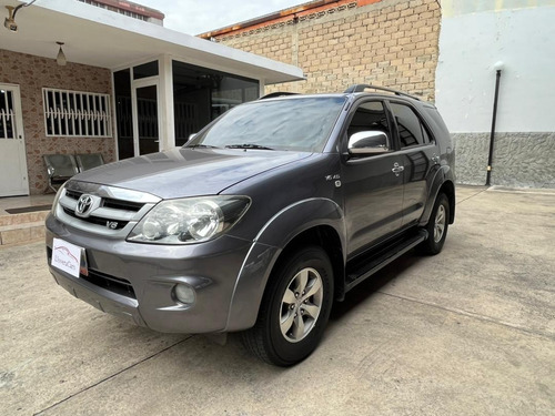 Imagen 1 de 15 de Toyota Fortuner