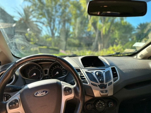 Imagen 10 de 15 de Ford Fiesta 1.6 Titanium