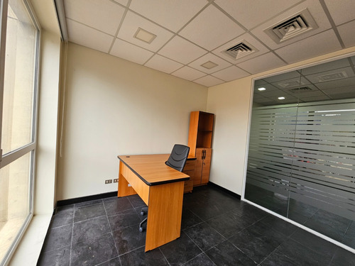 Oficina En Venta Con 70 M2, Ciudad Empresarial.