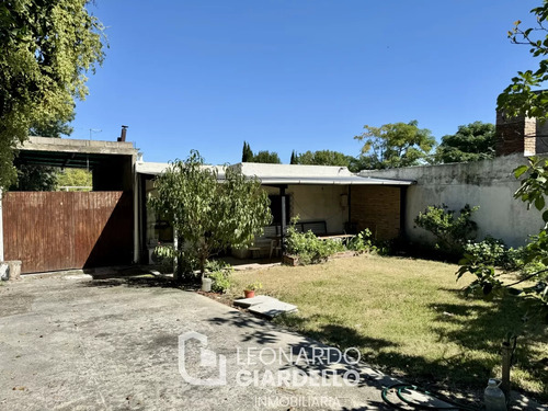 Colonia - Venta Casa De 2 Dormitorios Con Patio Y Apartamento 