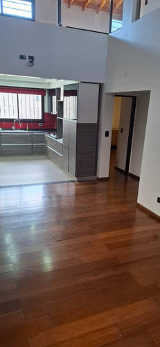 Casa 3 Amb. En Alquiler Con Cochera, Pileta. Ramos Mejía
