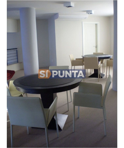 Imagen 20 de 23 de En Venta Excelentes Servicios 3 Dormitorios En Suite Y Dependencia