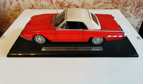 Welly 1:18 Diecast 1962 Ford Thunderbird Sports Roadster