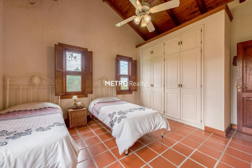Casa En Venta Sobre Lote De 1 Hectarea En Loma Escondida, Open Door