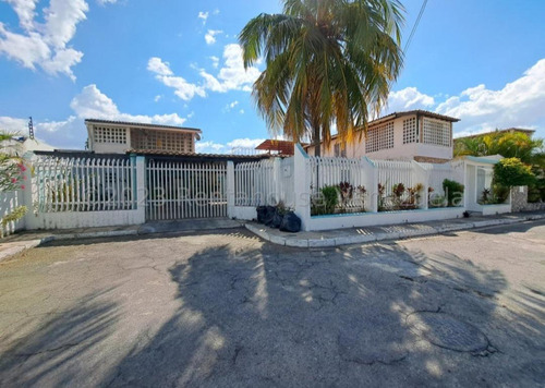 Asg Bella Casa En Venta En Urb El Nispero Turmero 23-29687