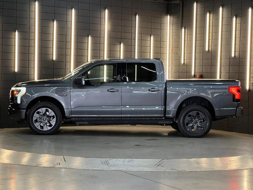 Ford F-150 Lightning 5.4 V-8 2p 2023