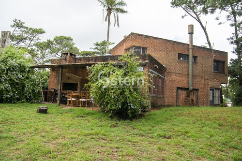 Casa En Zona De La Mansa, En Alquiler- Ref: 1592