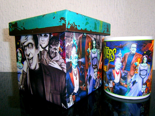 La Familia Munsters !! Caja Y Taza  Excelente Calidad!! 