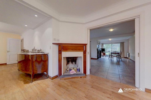 Venta Rosario Fisherton Importante Propiedad Sobre Bv. Argentino. Jardin Y Piscina.