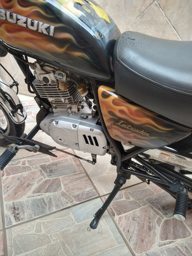 Suzuki Intruder
