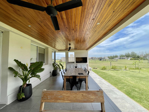 Casa En Venta De 3 Dormitorios En Haras De Funes