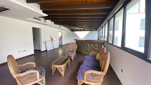 Edificio Comercial En Venta. Bello Monte-el Recreo. 710 M2. 3 Puestos Techados. Listo Para Mudarse!
