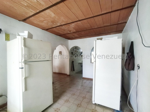 Amplia Casa En Venta Con Anexo Servicio De Internet Excelente Precio Los Samanes Maracay Estef 23-21298