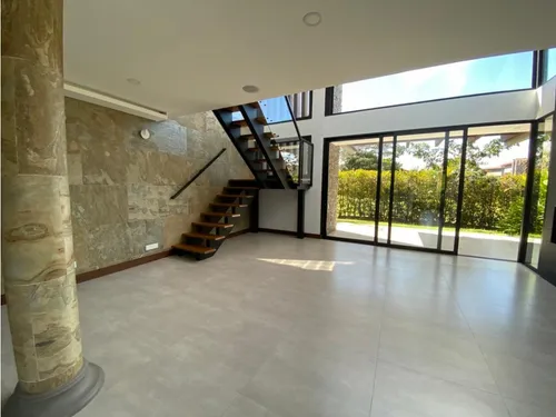 Hermosa Casa Para La Venta En Llanogrande