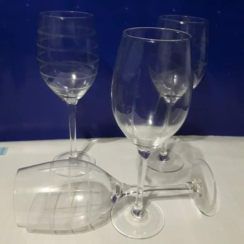 Imagen 4 de 9 de Set De Cuatro Copas De Vidrio Para Vino.nuevas. Marca Maint