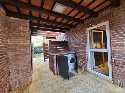 Venta Manantiales Impecable Casa 4 Dormitorios Y Servicio