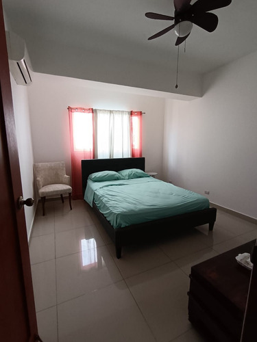 Moderno E Iluminado Apartamento De 231.83 Mt2, Finamente Amueblado.